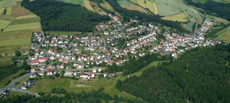 Luftaufnahme des Ortsteils Niederquembach 